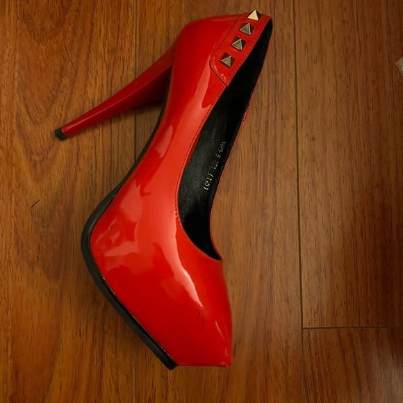 Heeled shoes - Picture 1 of 6